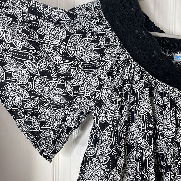 Cecico off the shoulder crop top size small - Picture 4 of 4